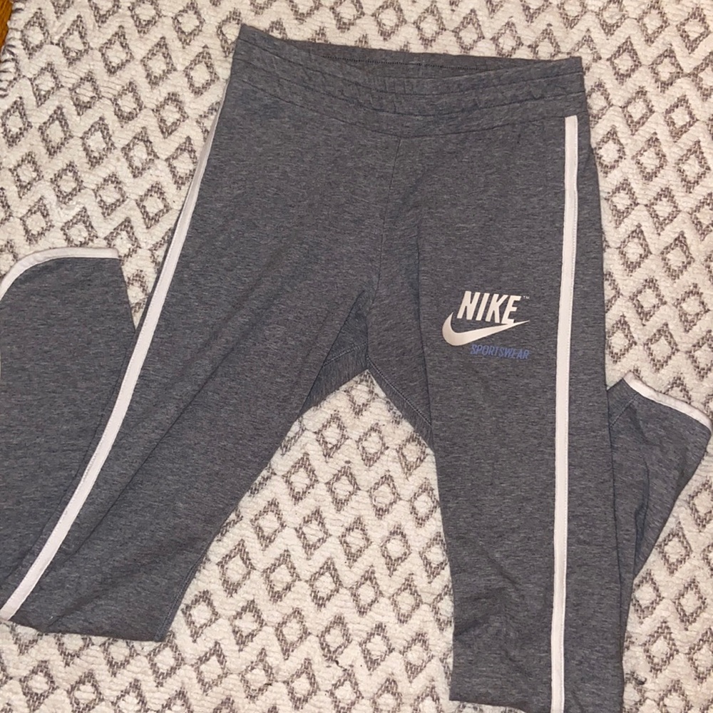 Women’s grey nike leggings